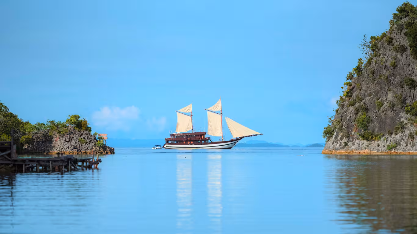 Ultimate Guide to Luxury Yacht Charter in Indonesia