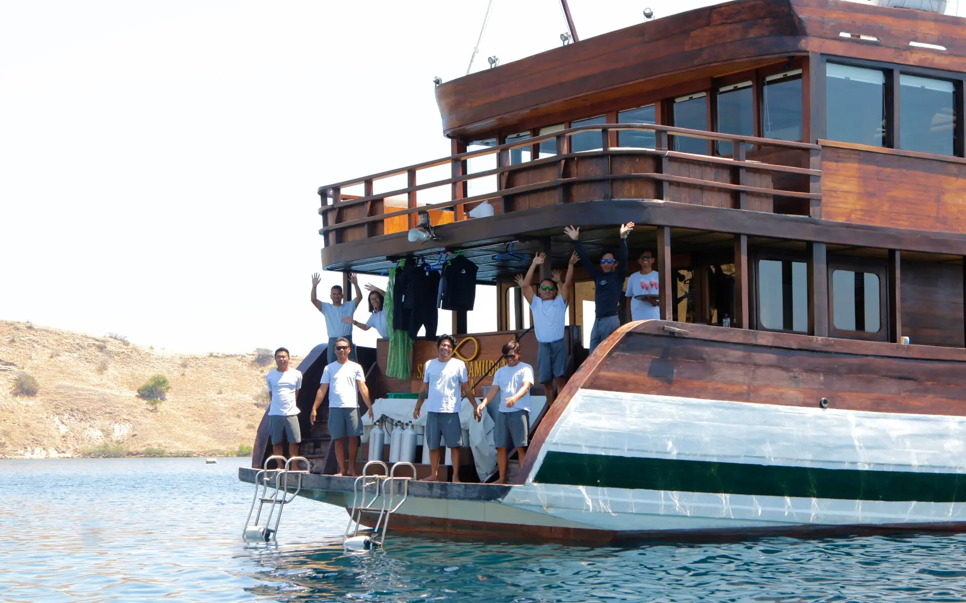 Private Charter vs Open Trip: Choosing the Ideal Luxury Yacht Charter in Indonesia